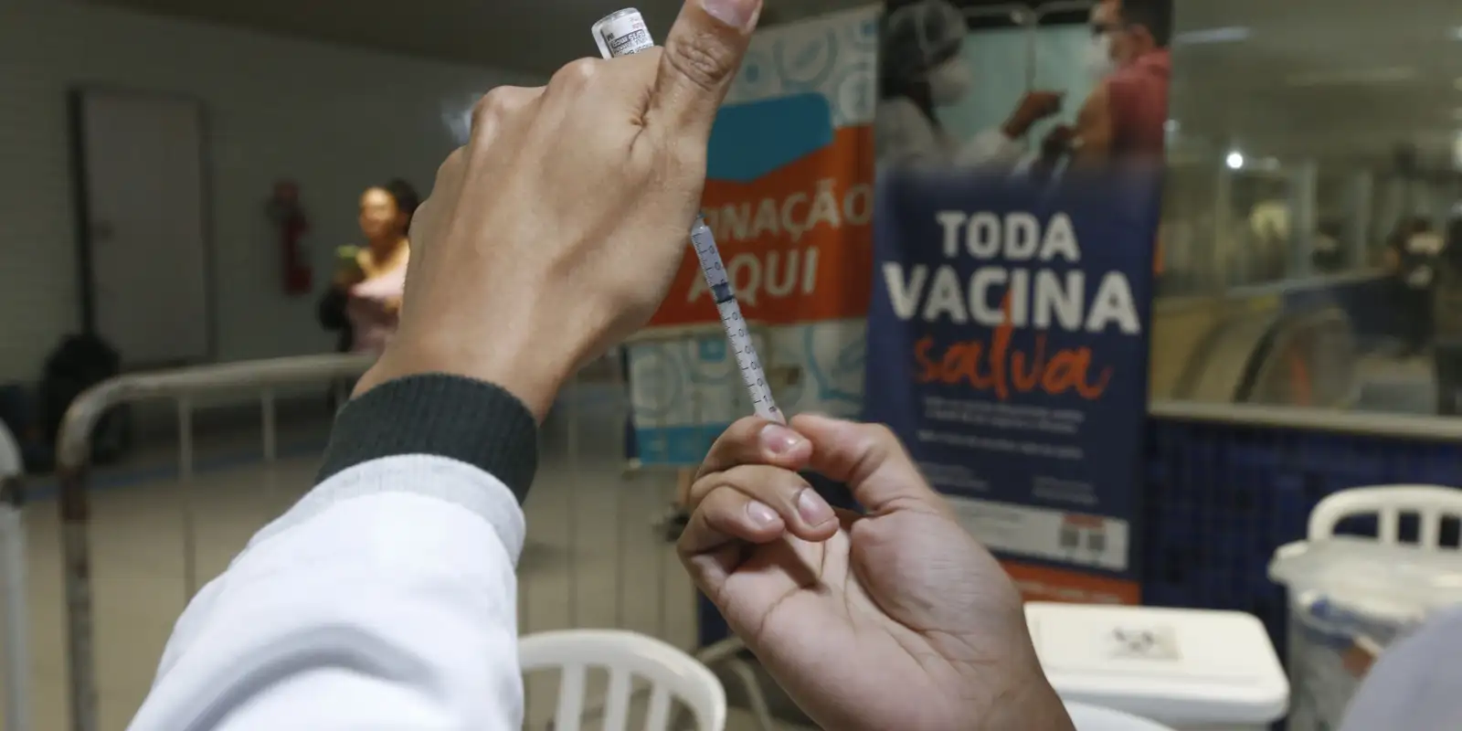 Gripe: SP inicia vacinação em estações e terminais nesta segunda