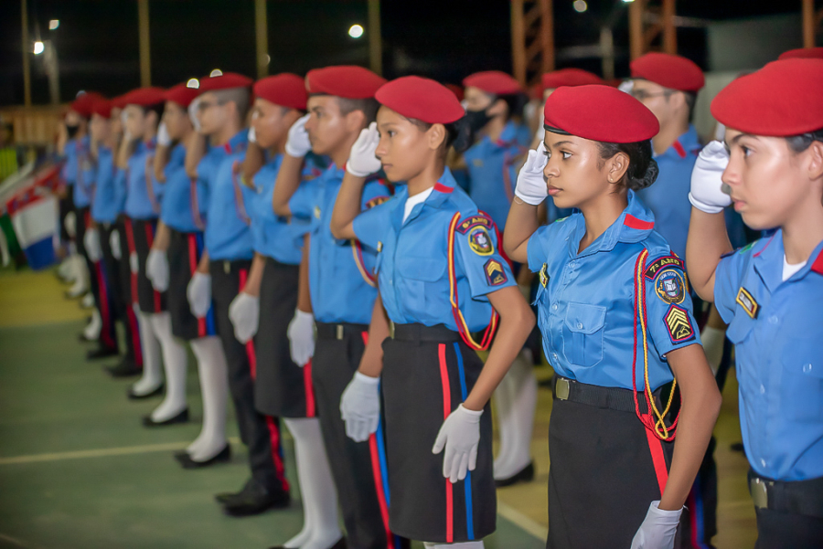 Colégios Militarizados entregam alamares a alunos de destaque em Roraima