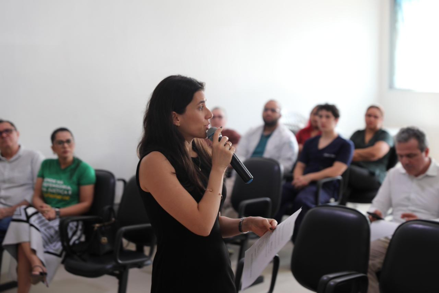 DPE-RR promove palestra sobre acolhimento a pessoas trans e travestis no HGR