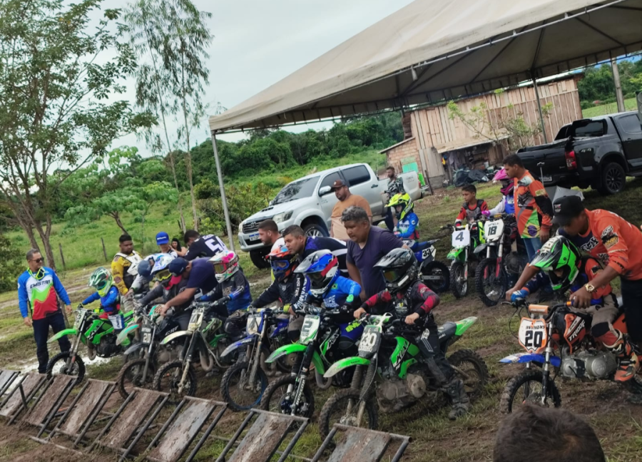 Campeonato de Motocross reúne ronco de motores e muita adrenalina em Mucajaí 